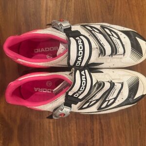 Diadora cycling shoes with cleats